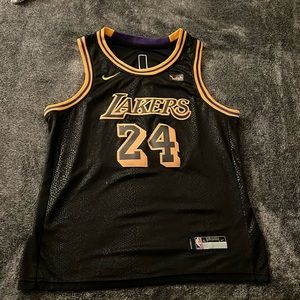 Kobe Lakers jersey Youth XL but fits like a L